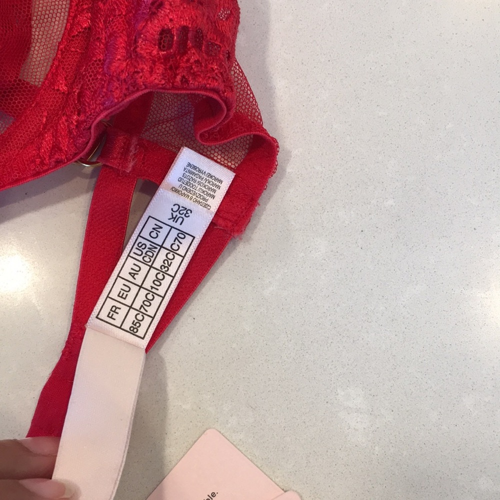 Agent Provocateur Red Lace Underwire Bra & Thong Set - Picture 6 of 7